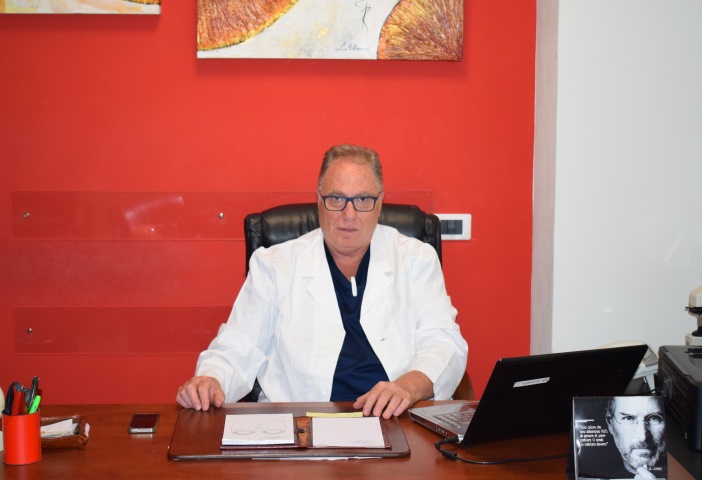 Il Dr Agostino primario del centro Oculistico Alessandria